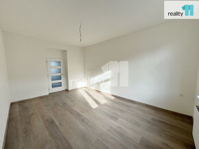 Prodej bytu 2+kk, 43 m2, po kompletní rekonstrukci, Praha 4  - 5