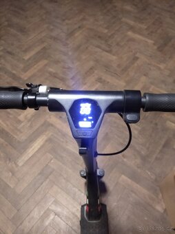 Elektrická koloběžka Aprilia eáme - 5