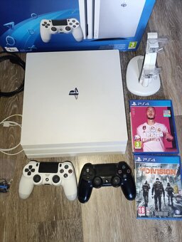 Bílý PS4 1 TB PRO - 5
