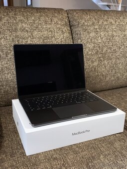 MacBook Pro 14" M3 PRO SK 2023 Vesmírně černý - 5