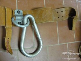 Nabízím kožený popruh s karabinou a oky - 5