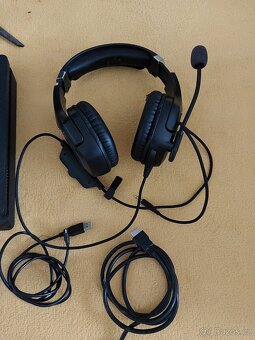 Playstation 4 plus kompletní příslušenství - 5