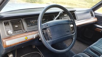 Ford LTD Crown Victoria 1990 - 5