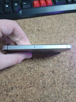 iPhone SE 2016 64GB - 5