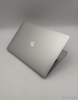 MacBook Air 13" M1 8/256GB Silver + ZÁRUKA - 5