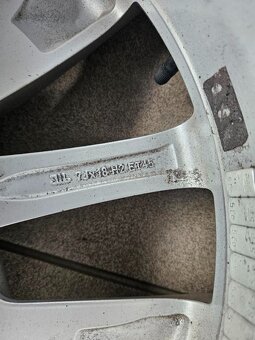 Prodám ORIGINÁLNÍ disky 18" na Karoq + Pneu Michelin - 5