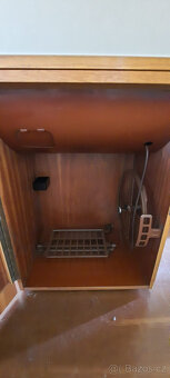 Daruji za odvoz dvě zachovalá čalouněná křesla+šicí stroj - 5