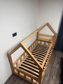 Domečková postel 90x200 s poličkou na knihy - 5