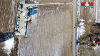 Komerční pozemek v obci Vojkovice 3.908 m2 - 5