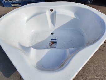 Plastová rohová vana nová - 5