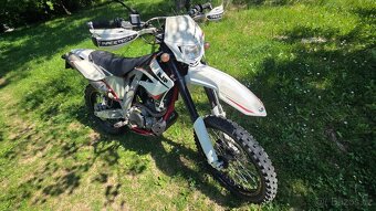 AJP 250 jeden majitel - 5