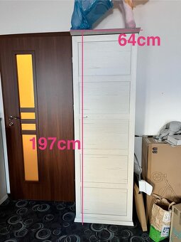 Prodám předsíňový nábytek – 2x komoda, skříň a zrcadlo - 5