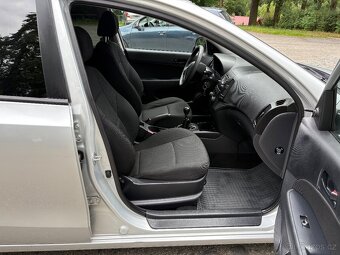 HYUNDAI I30 SW COMBI 1.4i----2011----NOVE V CR----- - 5