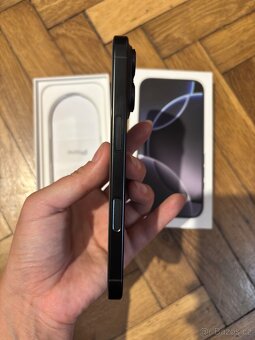 iPhone 16 pro 128 gb černý titan - 5