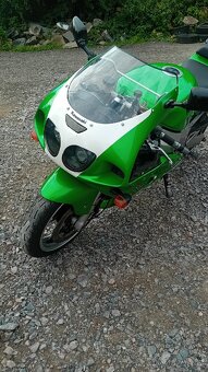 Kawasaki zx7r - 5