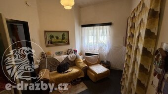 Bytový dům (5 bytů + 1 nebytový prostor) v obci Povrly, okre - 5