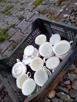 hrnky talíře dózy - 5