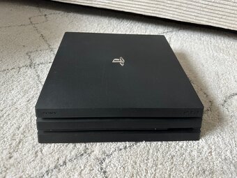 Herní konzole PlayStation 4 Pro - 5