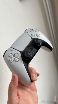 Playstation PS5 Digital + držák na zeď - 5