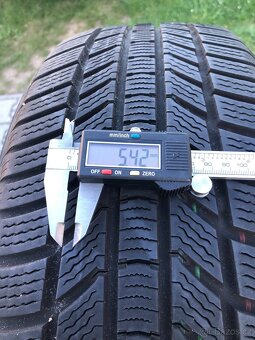 Zimní pneu 215/55 R17 - 5