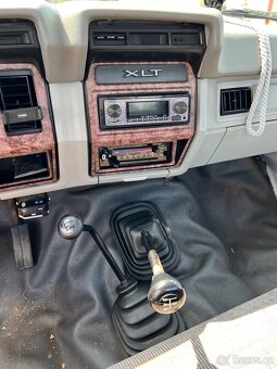 Ford F250 4x4 benzín 7,5l v manuálu - 5