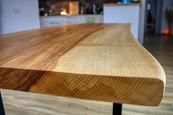 Nový jasanový jídelní stůl z masivu - jedna velká deska - 5