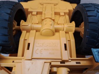 Bruder traktor bagr délka 30 cm - 5