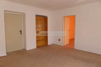 Prodej prostorného cihlového bytu 2+1 s komorou v Plzni na D - 5