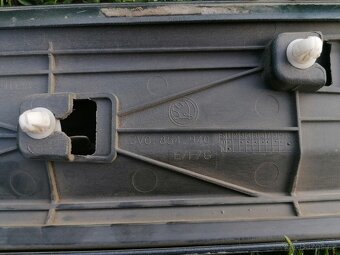 Přední pravá lišta dveří Škoda Superb 3 - 5