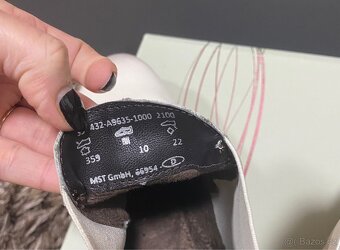 Prodám kožené boty Bugatti, vel. 39 - 5
