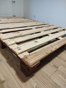 DŘEVĚNÁ POSTEL Z OPRACOVANÝCH PALET 140x200 - 5