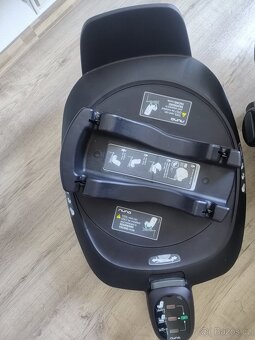 Nuna Pipa next se základnou Isofix - 5