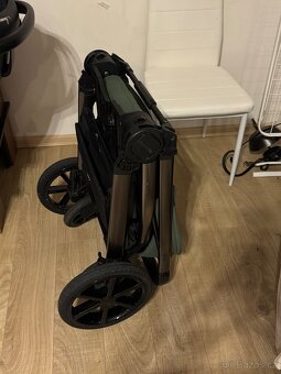 Kočárek Carrello OMEGA + autosedačka s izofixem - 5