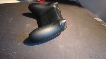 XBox Wireless Controller v černé barvě - 5