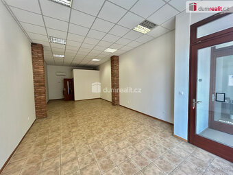 pronájem komerčních prostor 50 m2 na rušné Pražské ulici v K - 5