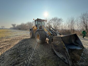 Kloubový nakladač JCB 435S - 5