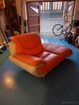 Daruji za odvoz a lahev vina velmi zachovalý gauč. - 5