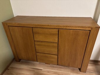 Postel a komoda z masivního dřeva - 5