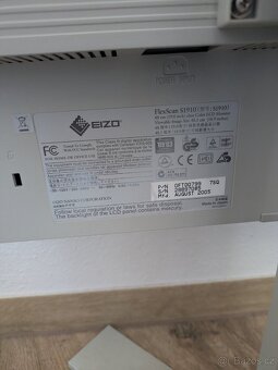 Prodám LCD monitory 17-19" - 5