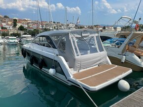 Motorová jachta SEALINE S335 - 5