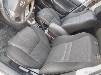 Toyota Avensis 2.2 D4-D - 5