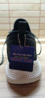 SKECHERS  Air-Cooled MEMORY FOAM - 5