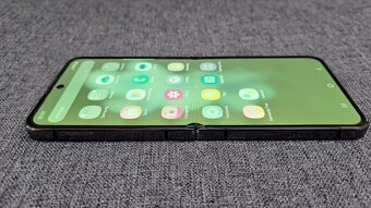 Samsung Galaxy Z Flip 4 8/256GB s chybou LCD - 5