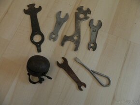 Prodám retro klíče na kolo a starý zvonek. - 5