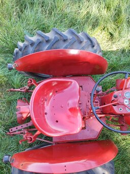 Mccormick Farmall FU 235 - 5