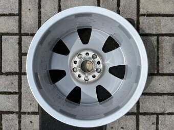 Audi Alu kola 6,5j x 16 H2 et 33 stř.otvor 57,1mm - 5