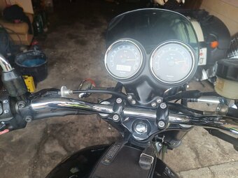 Triumph Bonneville 900 SE - 5