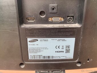 Prohnutý monitor Samsung - 5