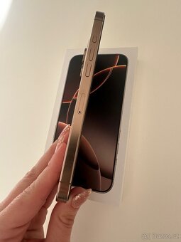 APPLE iPhone 16 Pro Max 256GB Pouštní Titan - 5