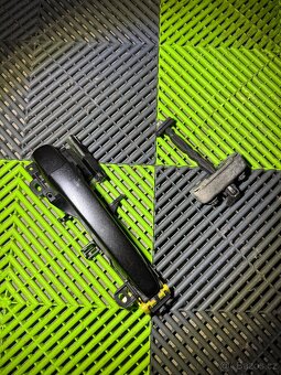 Toyota Avensis T27 - 5